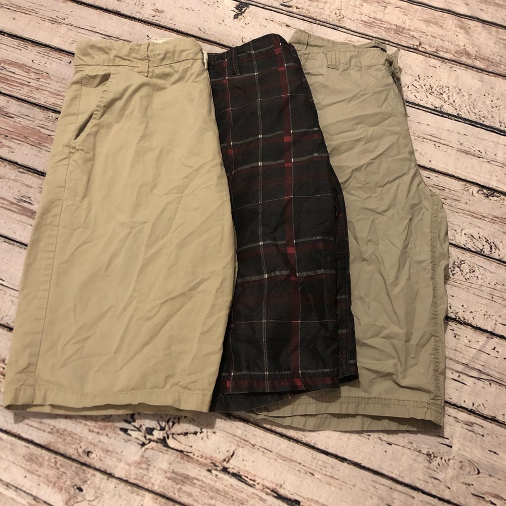 Lot of 3 Carbon shorts W32